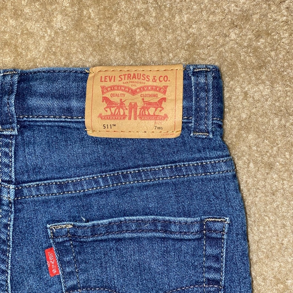 Two pairs of little boys size 7 jeans with adjustable waists. - Picture 6 of 11